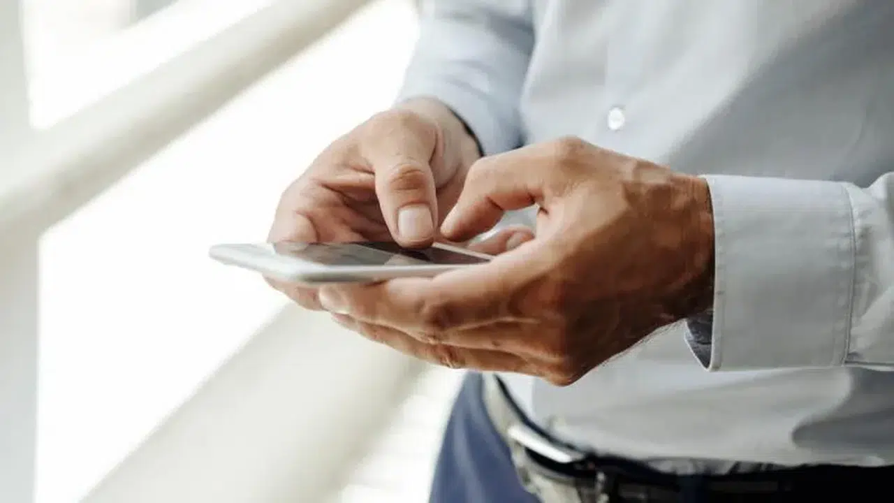 Pasaporta işlenmeyen telefonlar mercek altında: Usulsüz kullanıma 1 Mayıs darbesi!