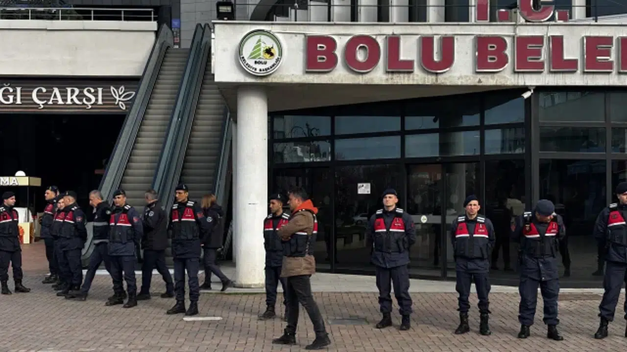 Bolu Belediyesi'nde jandarma ablukası! Şafak baskınıyla tüm verilere el konuldu