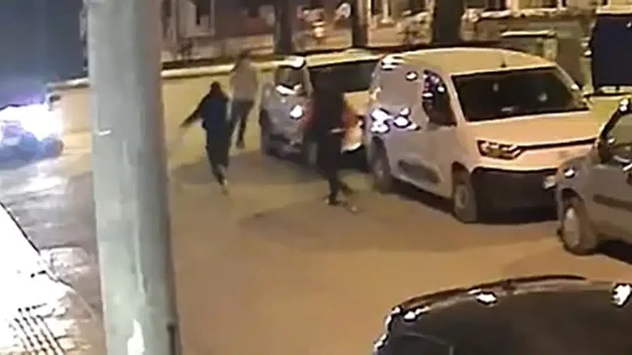 Darp edildi, silahını çekip kurşun yağdırdı! O anlar kamerada