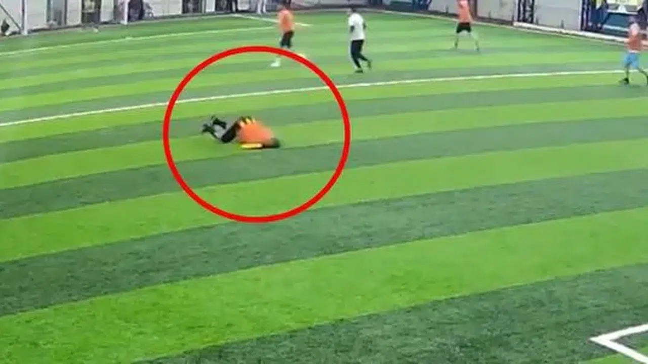 Maç Yaparken Kalbine Yenik Düştü! Genç Memurdan Geriye Bu Görüntüler Kaldı