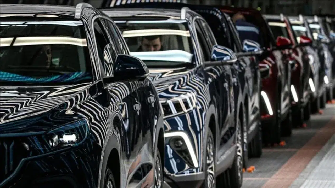 Fabrikalarda üretim bandı yavaşladı: Otomobilde %18'lik büyük geri çekilme!