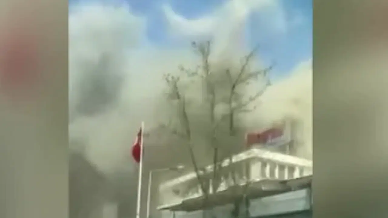 Ümraniye’de korkutan iş yeri yangını: Ekipler seferber oldu!