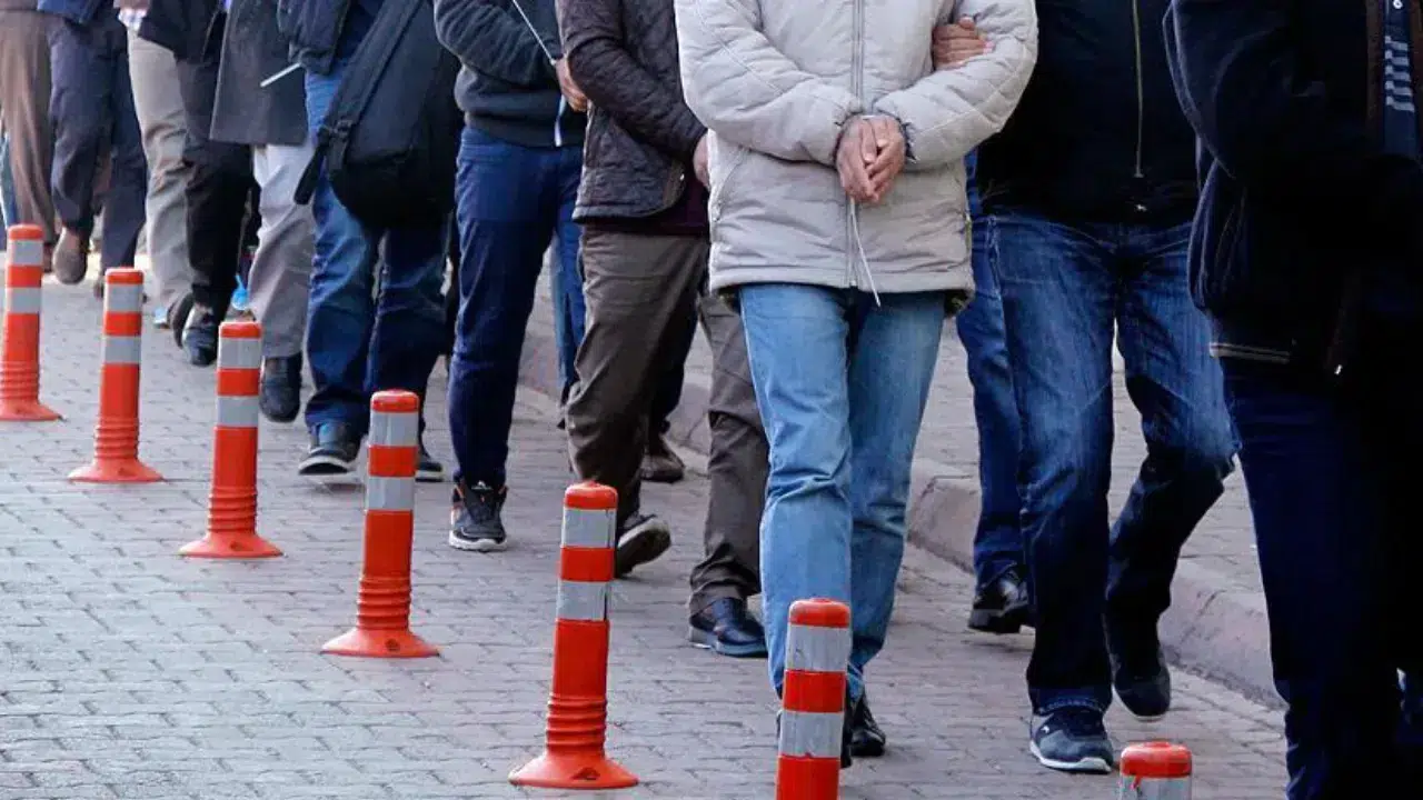 Kişisel verileri pazarlayan çeteye şafak baskını! Tapu bilgileri havada uçuşmuş