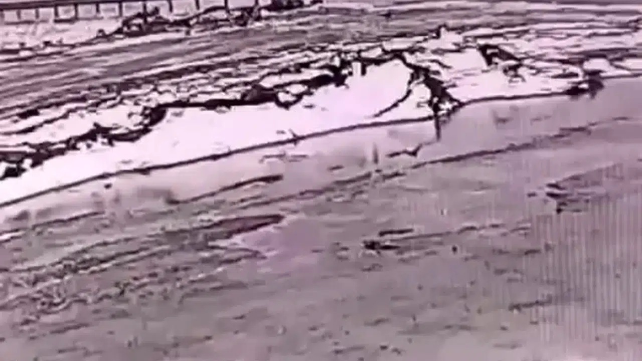 Önce kontrolü kaybetti, sonra takla attı! İş yeri kamerası dehşeti saniye saniye kaydetti...