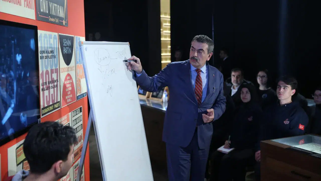 Bakan Tekin’den tarihi demokrasi dersi: '23 Nisan milli iradenin konsolidasyonudur!'