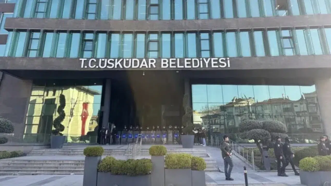 Üsküdar Belediyesi'nde 'burs' görünümlü rüşvet! 180 öğrencinin İBAN'ına milyonlar yatmış