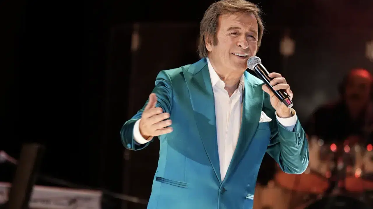 4 kuşağın sesi Erol Evgin sevilen şarkılarıyla yüreklere dokundu