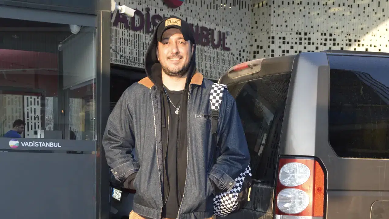 Sarp Apak'tan sürpriz proje sinyali