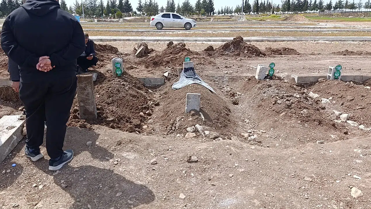 Sessiz sedasız gömüldü! Okul saldırganının son yolculuğunda kimse yoktu