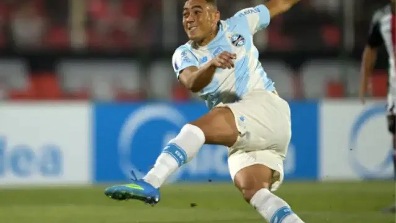 Böylesi ne görüldü ne duyuldu! Galatasaray'ın eski golcüsü Carlos 3 kez penaltı attı, sonuç aynı...