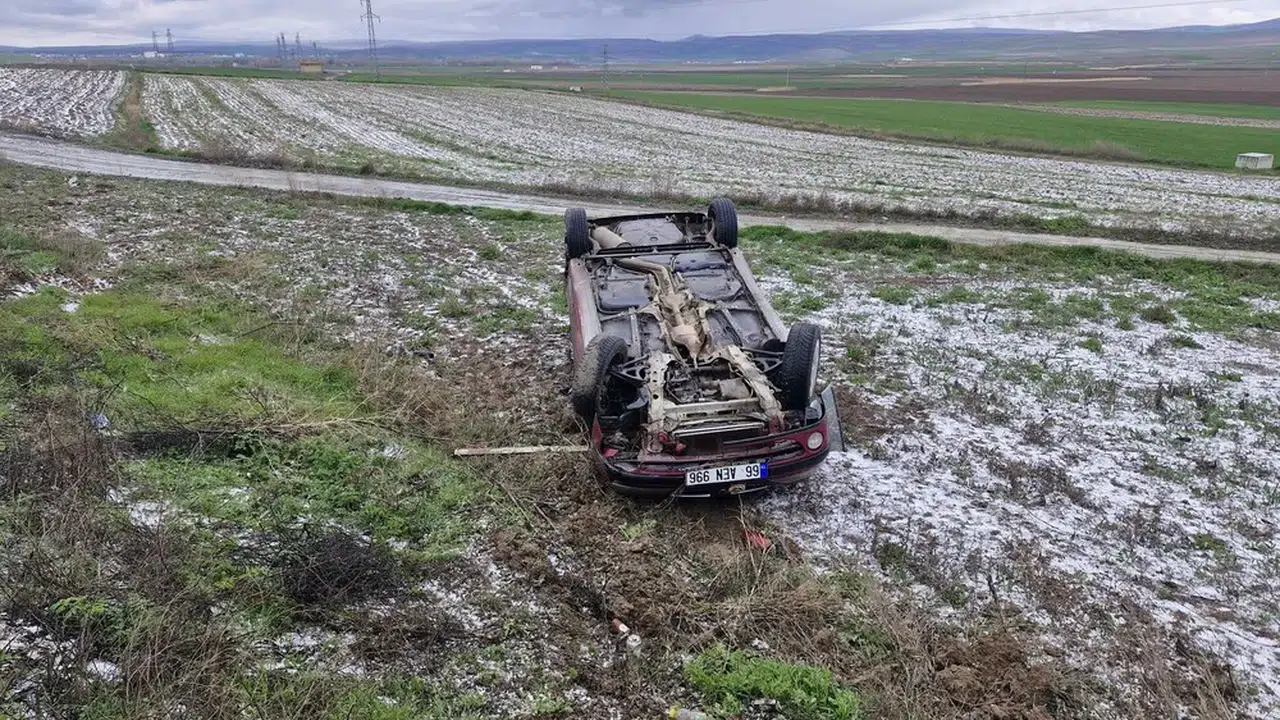 Görünmez tehlike kaza getirdi: Çorum'da kontrolden çıkan araç ters döndü!