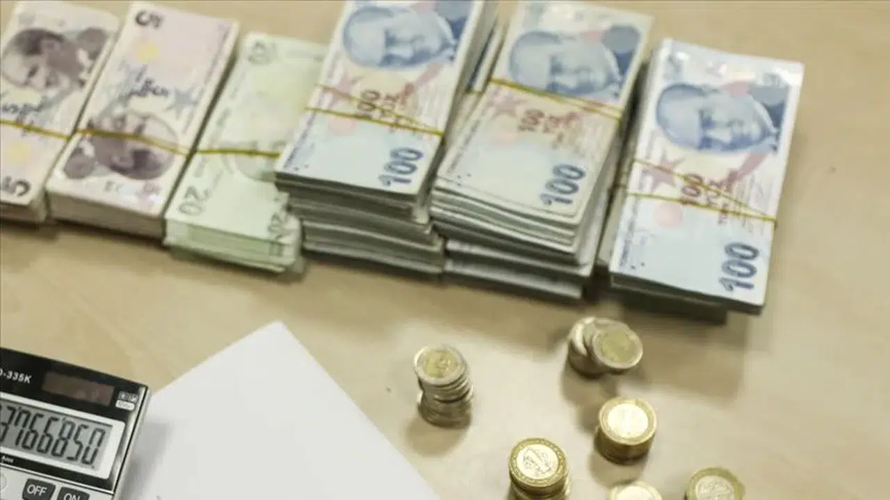 1 Mayıs’ta maaş yatar mı, özel sektör ve memur maaş ödemeleri ne zaman yapılacak?