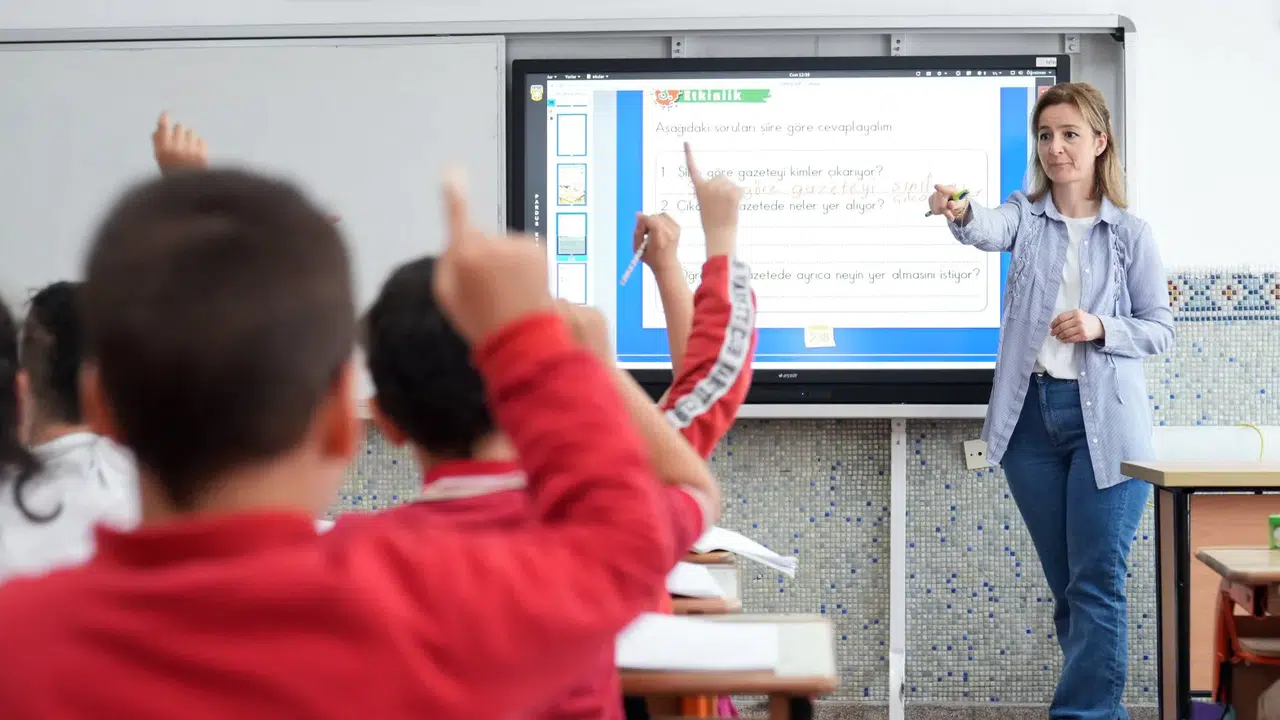 24 Nisan 2026 resmi tatil mi, okullar açık mı, öğretmenler çalışacak mı, tatil kaç gün?