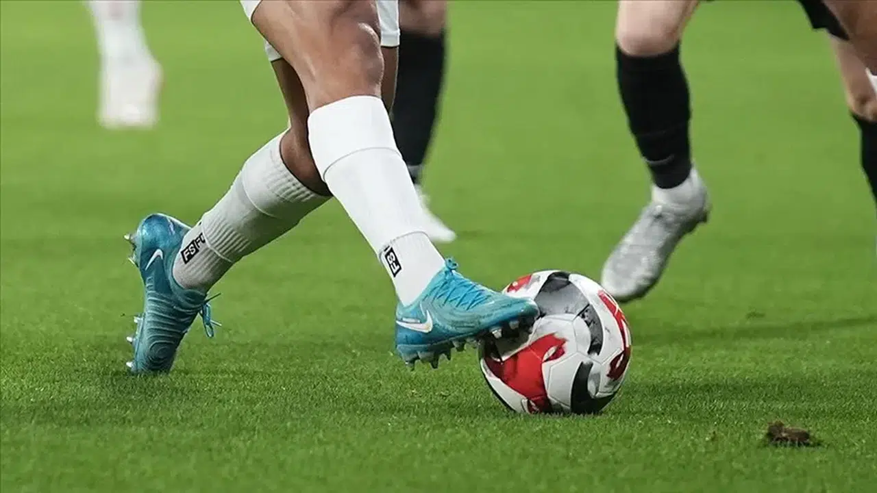 25 Nisan bugünün maçları neler, hangi ligler var? Süper Lig var mı, derbi bugün mü, saat kaçta, hangi kanalda?