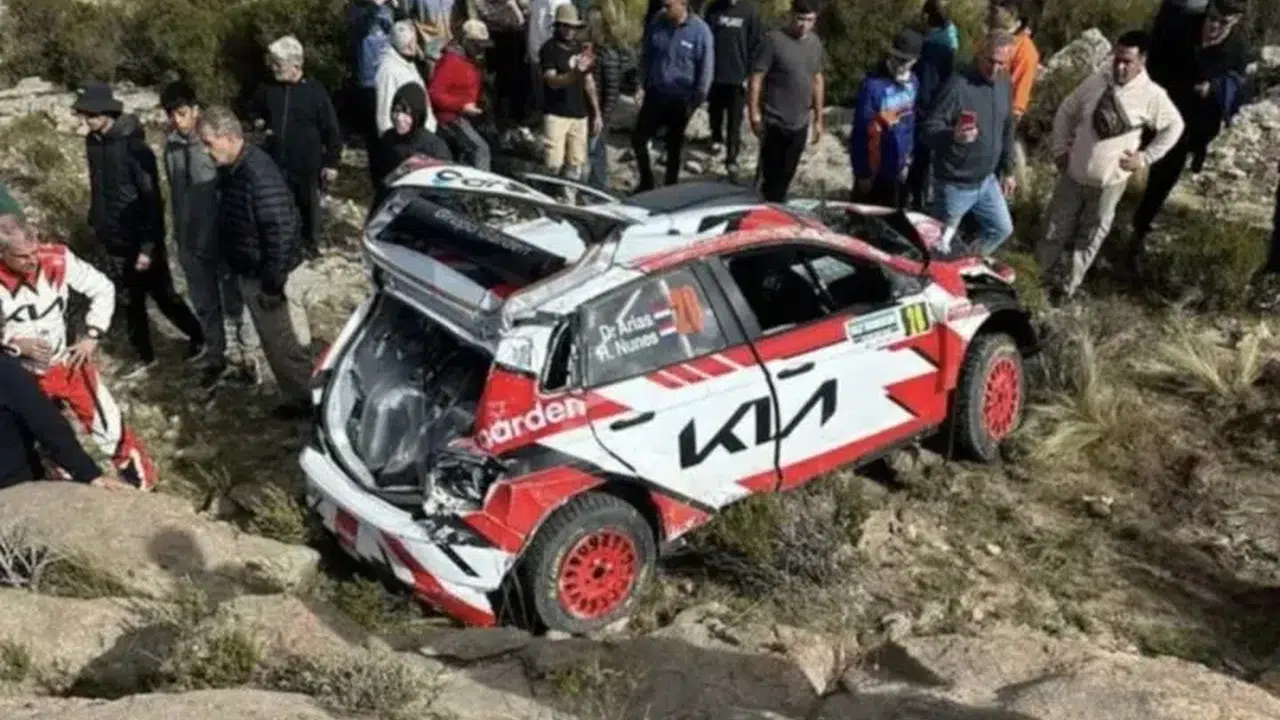 Cordoba’da korkunç kaza: Paraguaylı pilotların aracı izleyicileri biçti!