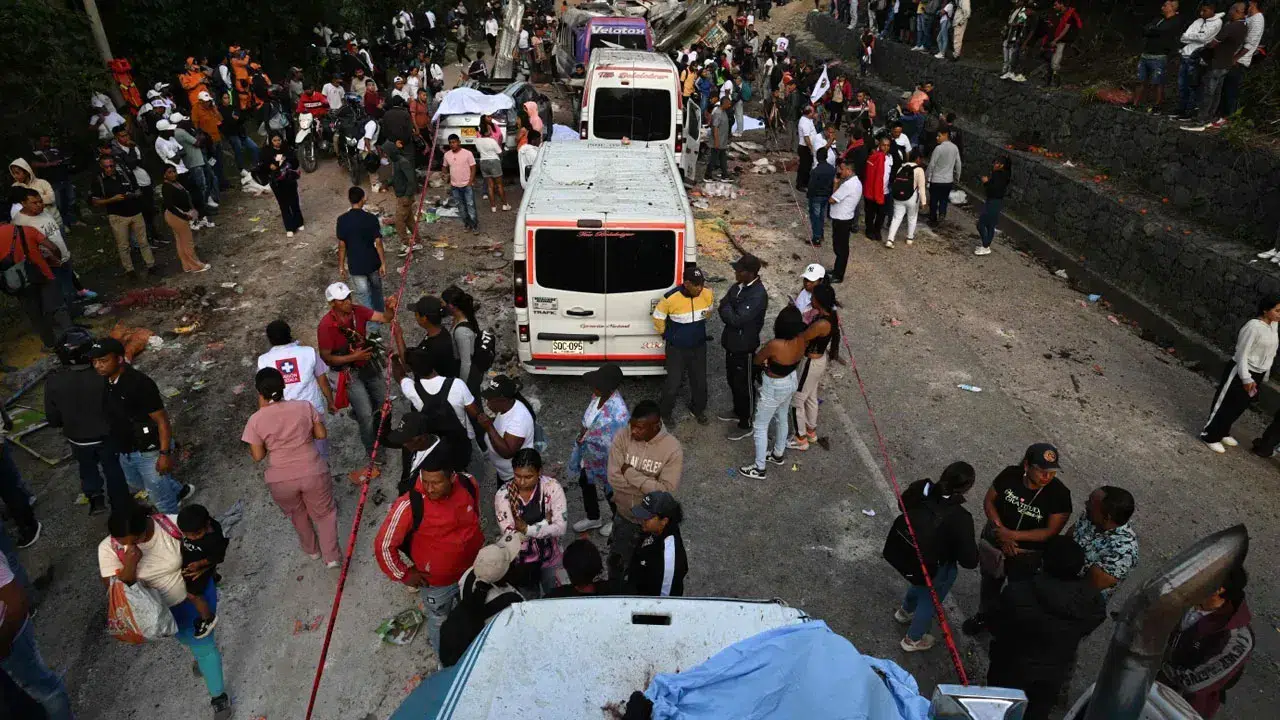 Sivil otobüsü menfez bombasıyla havaya uçurdular: Kolombiya’da katliam!