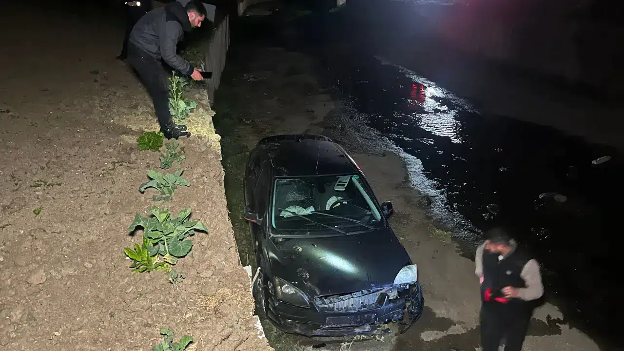 Çorlu'da otomobil dereye uçtu: Sürücü kazadan yara almadan kurtuldu!