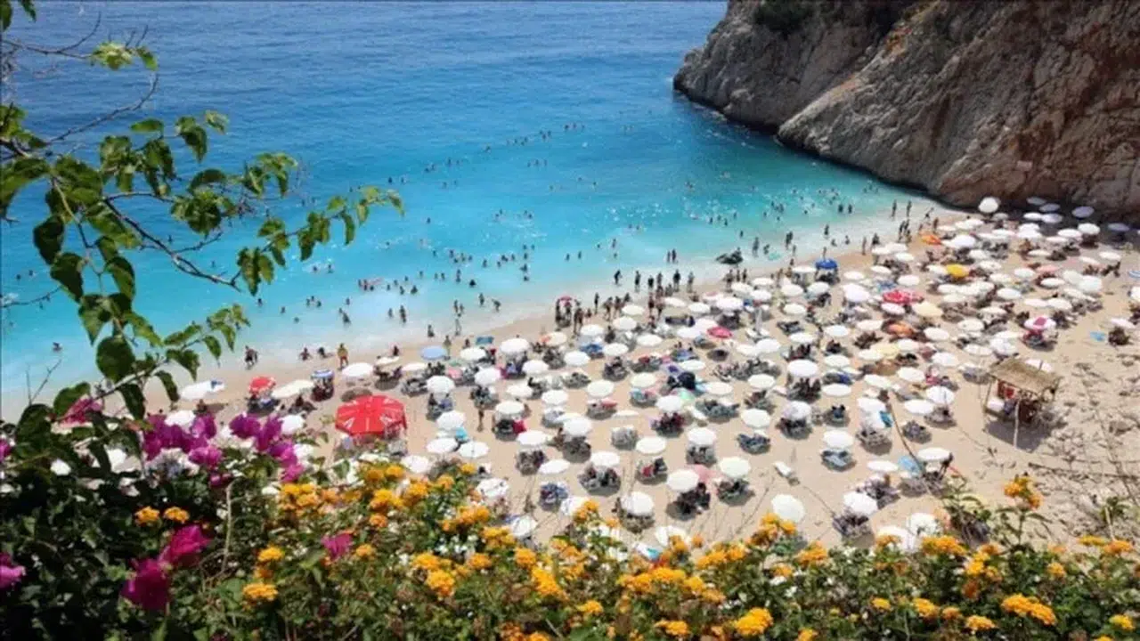 Bodrum’a uçmak 15 pound: İngiliz gazetesi Türkiye’nin 'ucuzluk' sırrını yazdı!