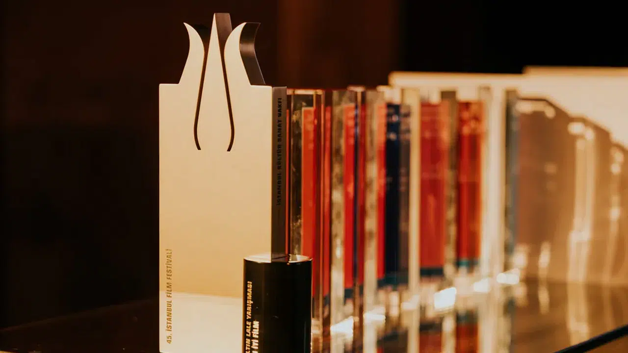 Dev bütçeli ödüller sahiplerini buldu: İstanbul Film Festivali'nde zafer gecesi!