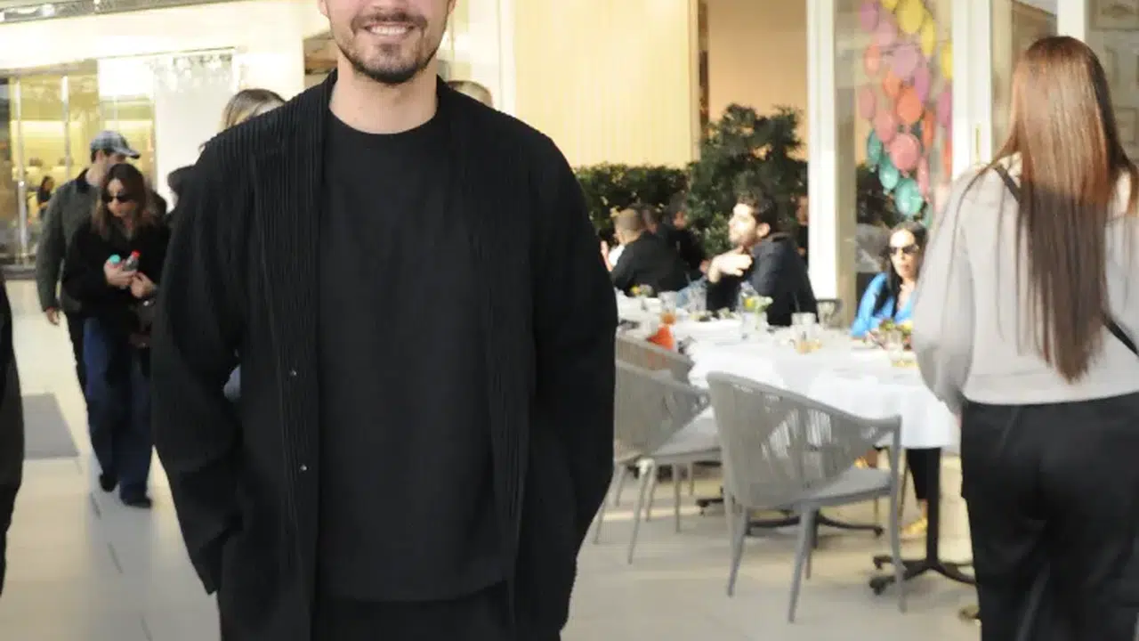 Berk Atan'dan arkadaşlarıyla akşam yemeği: Her şey yolunda