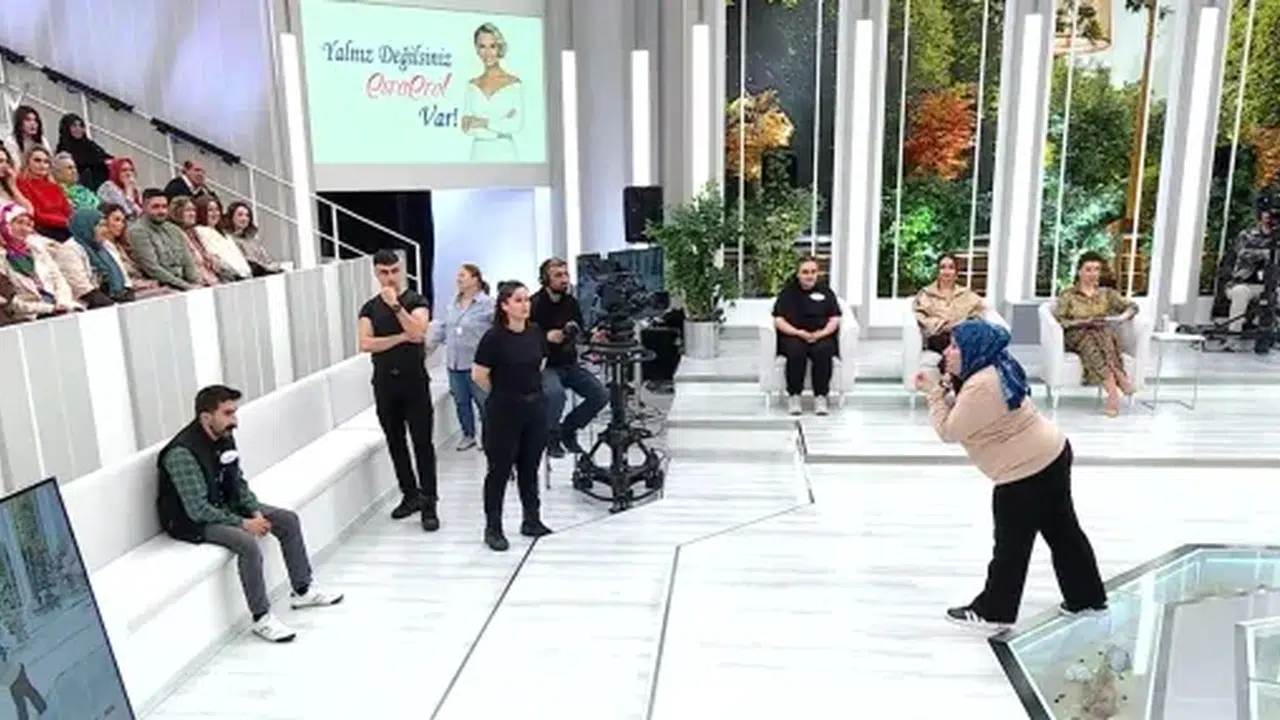 'Seni beğenmiyorum, akrabana aşığım!' Esra Erol canlı yayınında rezillik diz boyu!