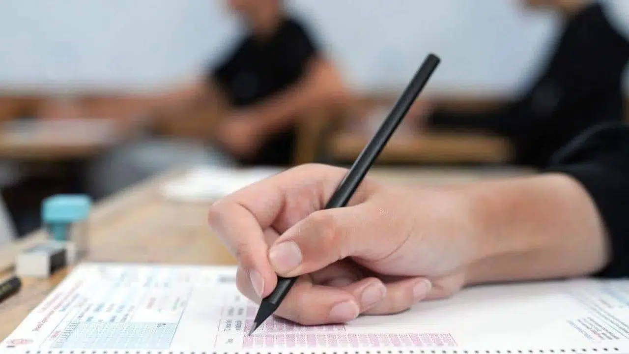 Bu hafta sonu AÖF var mı? 4-5 Nisan hangi sınavlar var, saat kaçta, MEB sınav var mı?