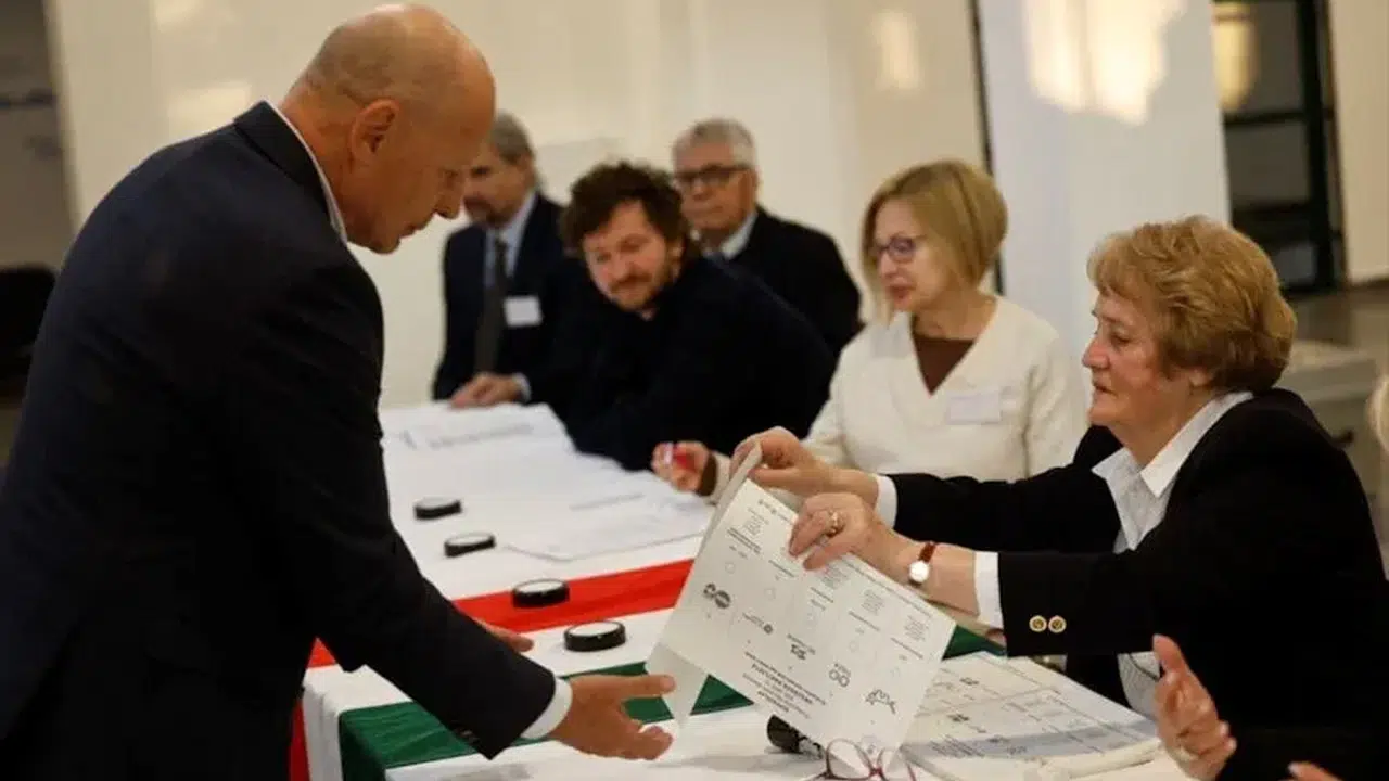 Macaristan'da 16 yıllık devrin sonu mu? Orban ve Magyar arasında nefes kesen yarış!