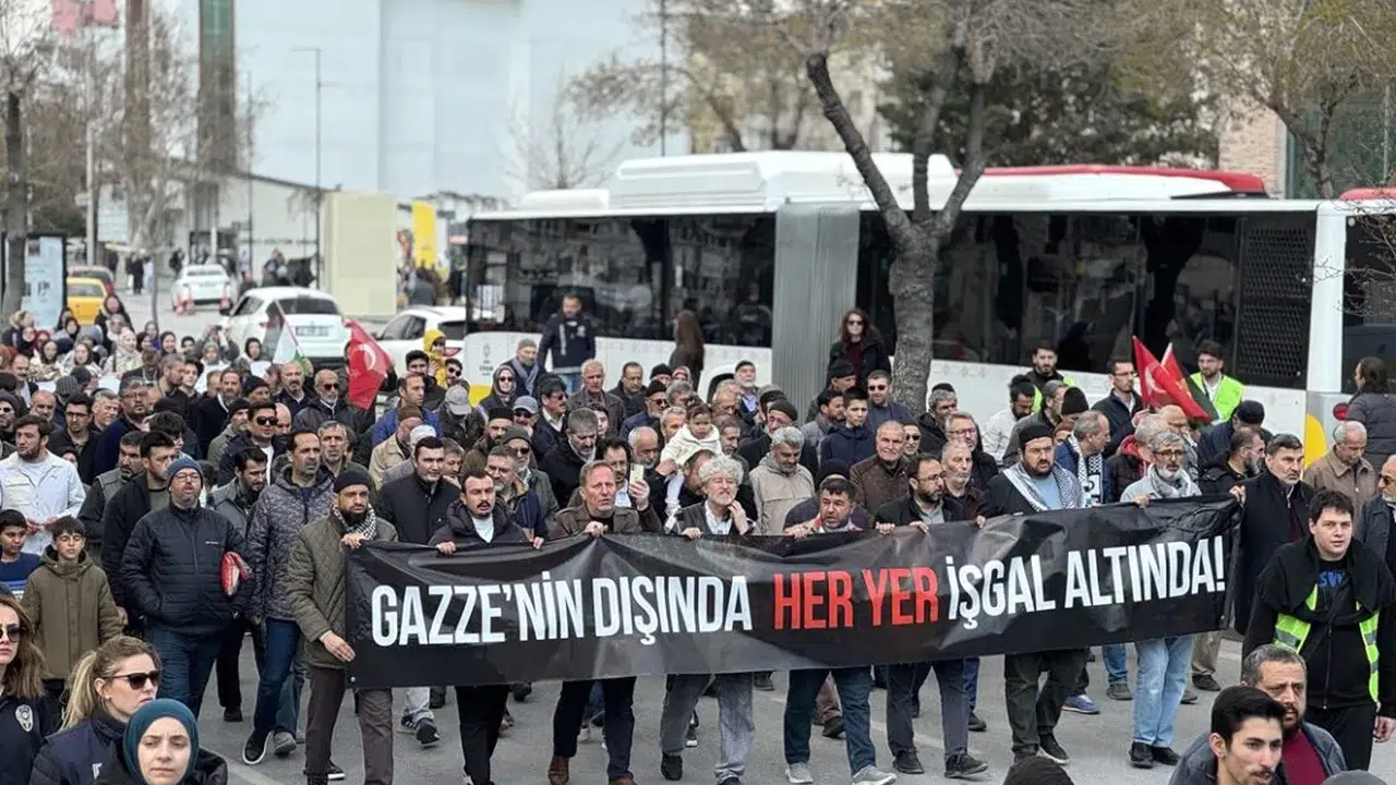 'Siyonist çeteye karşı' tek yürek: Şehir merkezinde büyük yankı uyandırdı