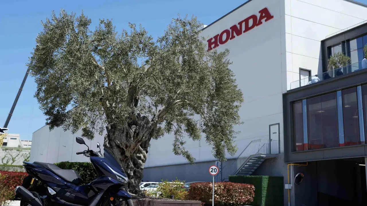 İzmir Aliağa’da motosiklet fabrikası açıldı