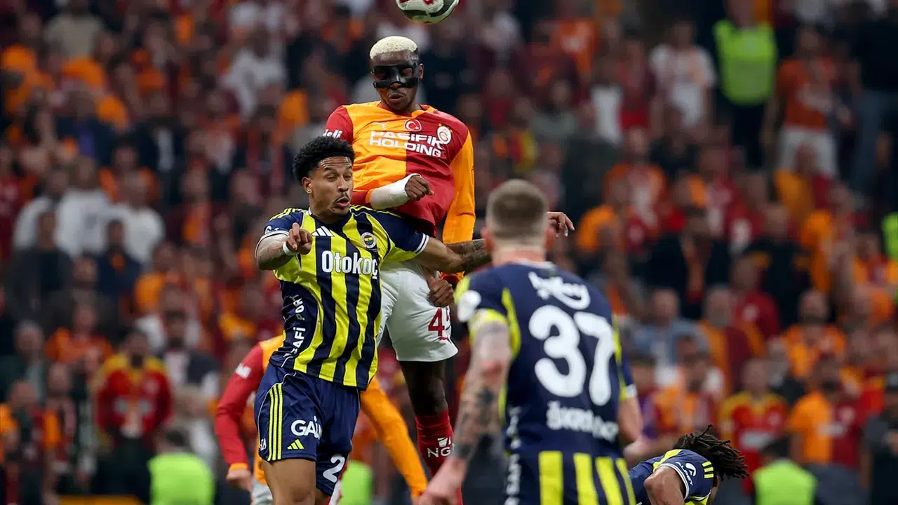 Galatasaray evindeki yenilmezlik serisini derbide sürdürdü