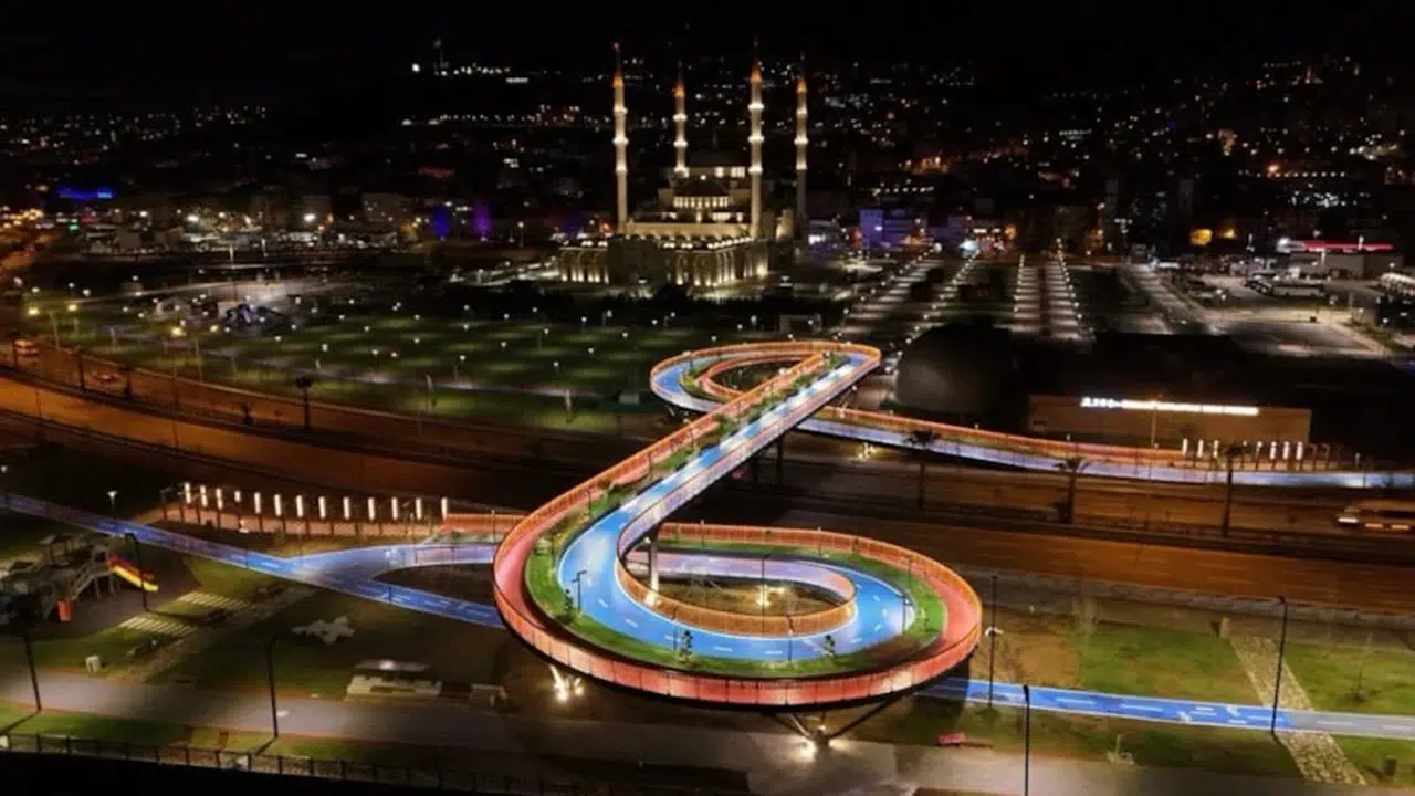 Dünyada bir ilk Türkiye’de! Bakan Uraloğlu YHT hat…