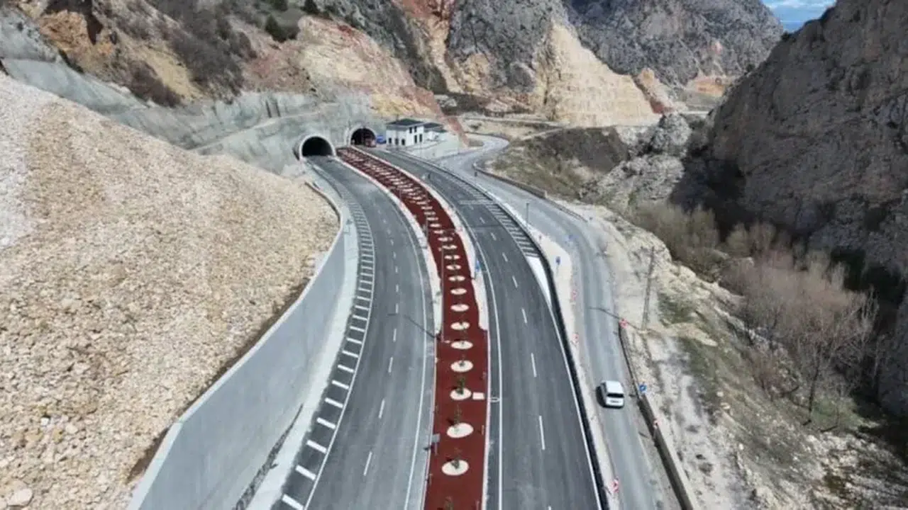 40 viraj tarih oldu: Çorum-Laçin arası artık sadece 15 dakika!