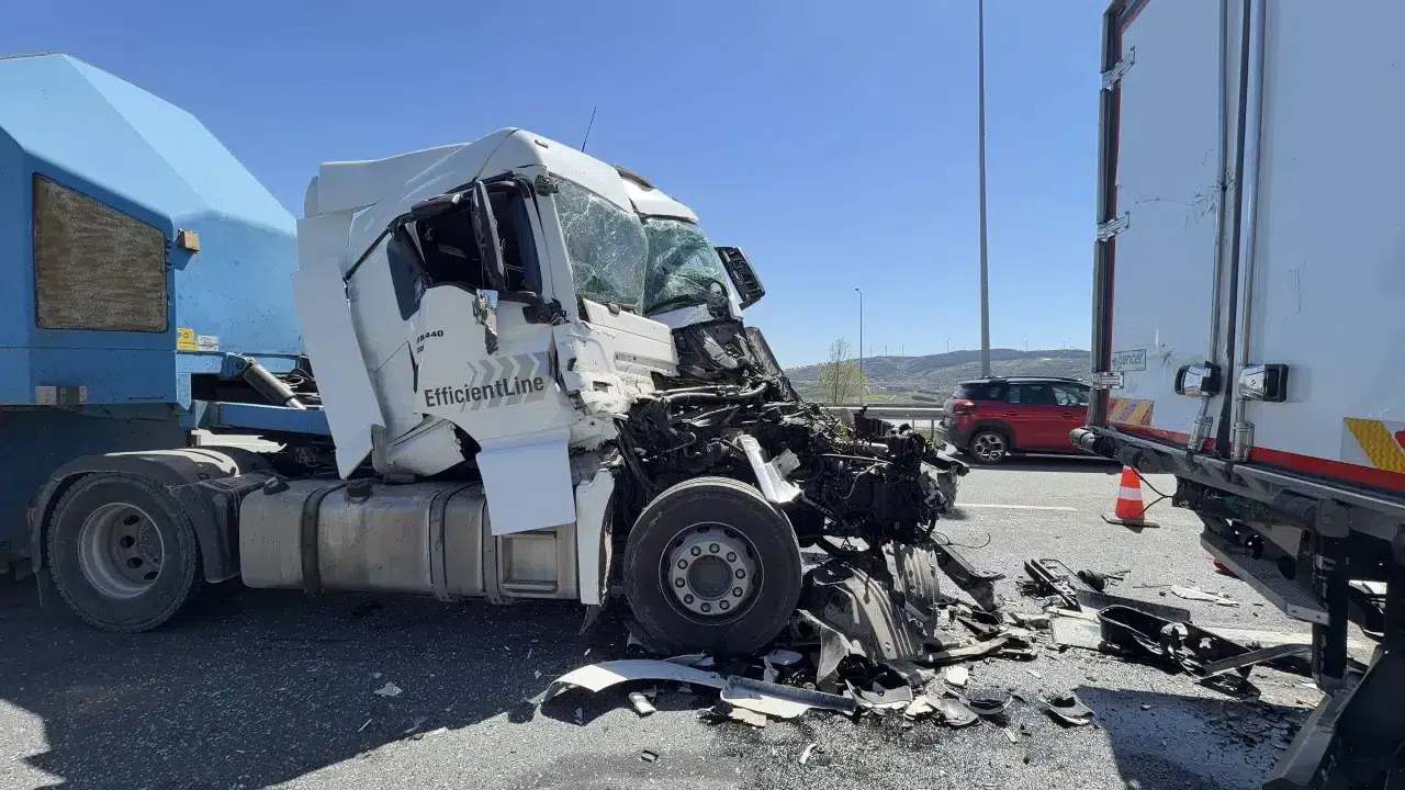 Kuzey Marmara Otoyolu Çatalca mevkisinde zincirleme kaza: 1 yaralı!