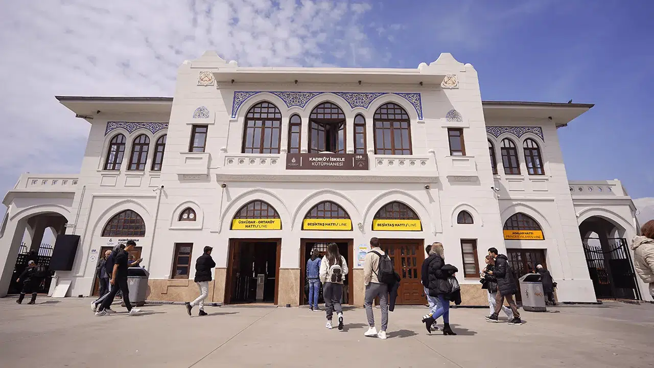 Halk panik içinde izliyor! Kadıköy İskelesi’nde gizemli hareketlilik