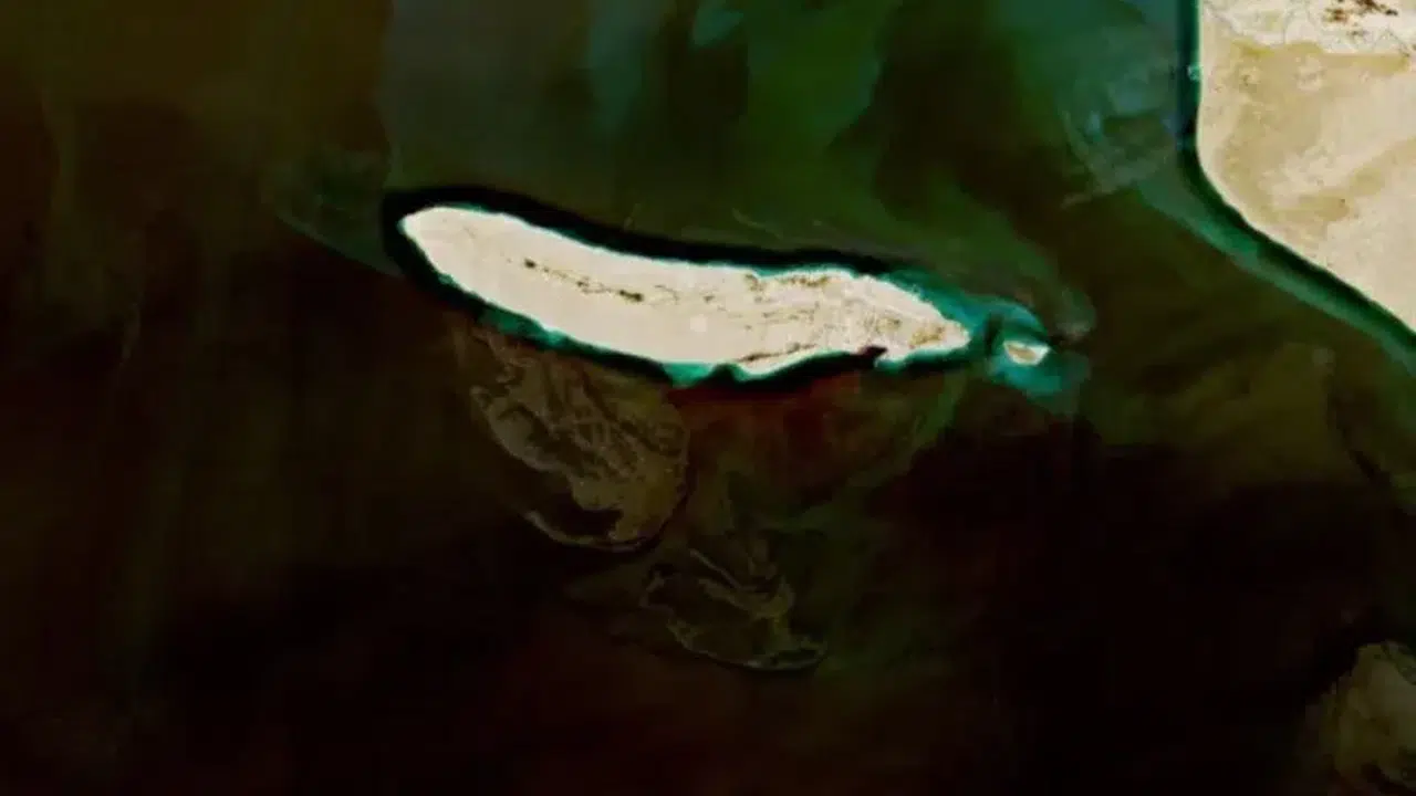 Körfez'de 'siyah kıyamet': Uzaydan görülen petrol felaketi milyonları tehdit ediyor!