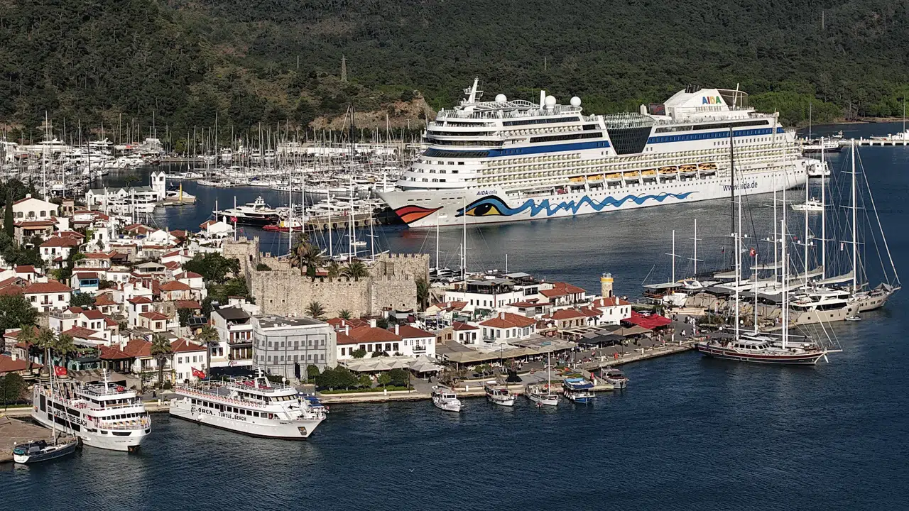 Aida Stella kruvaziyeriyle Marmaris'e 2 bin 500 turist geldi