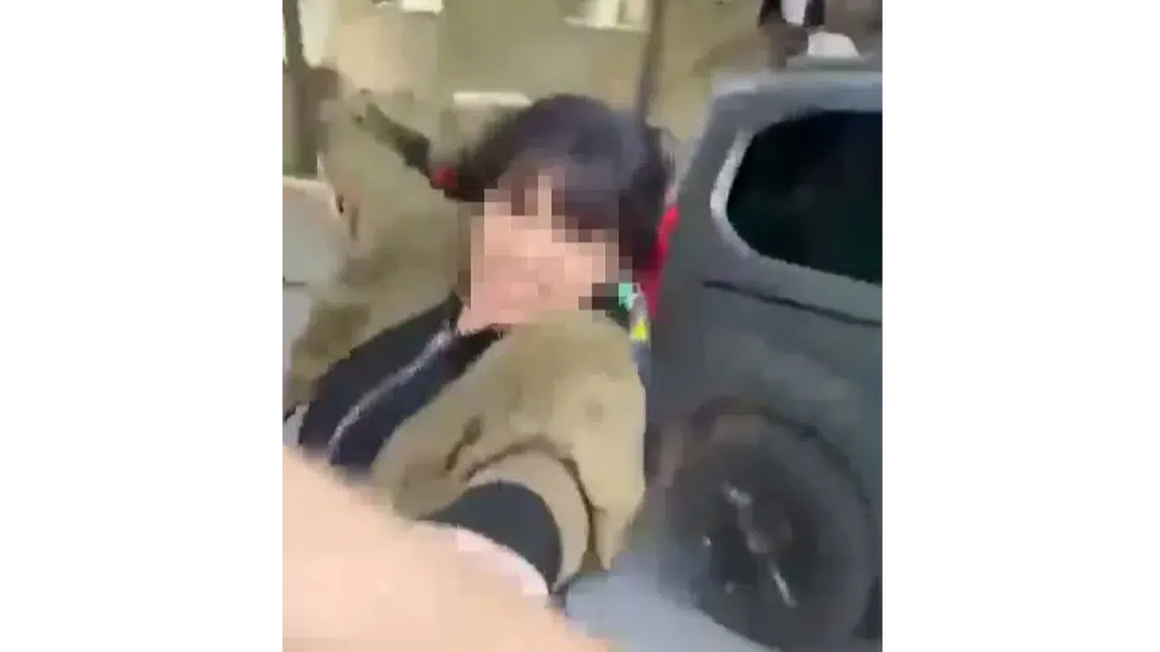 Esenyurt’ta 'geç kaldın' sitemine kasklı cevap! Eski kocasına sokak ortasını dar etti