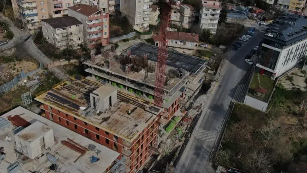 Üsküdar'da inşaat skandalı: Mahkeme 'dur' dedi, iş makineleri durmadı!
