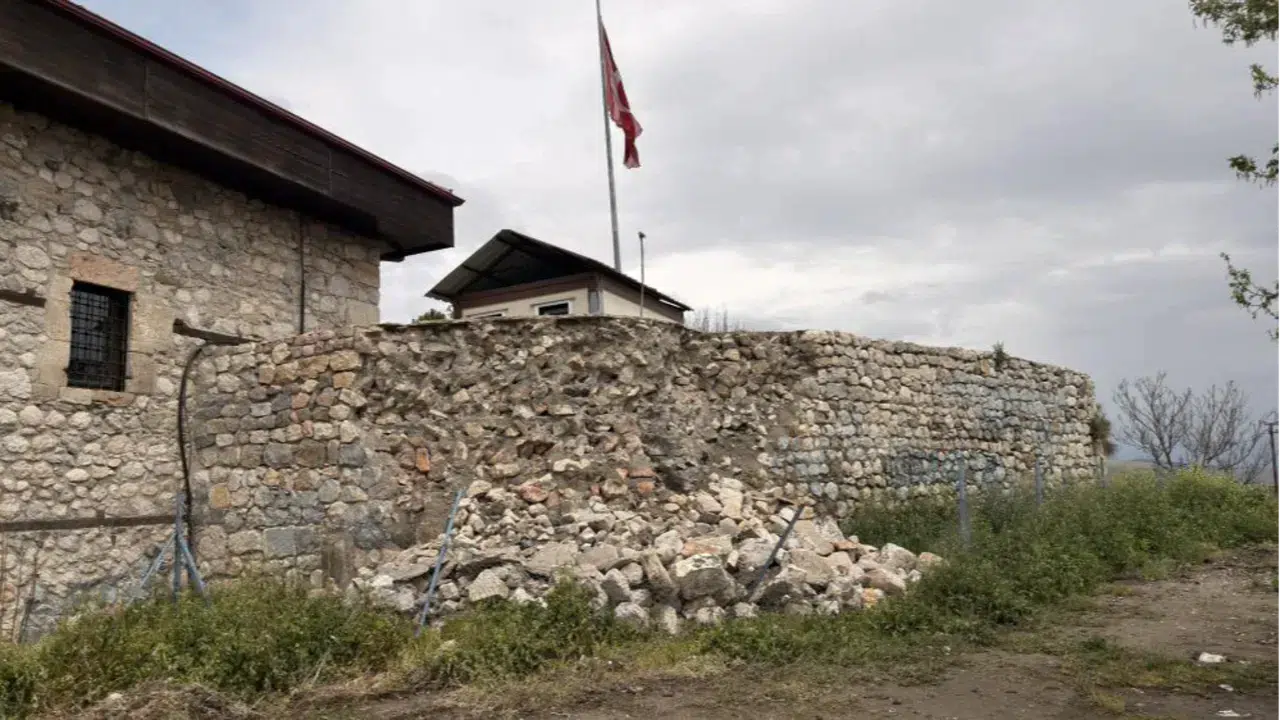 Jül Sezar'ın 'Geldim, gördüm, yendim.' dediği miras tehlike altında: Zile Kalesi çöktü!