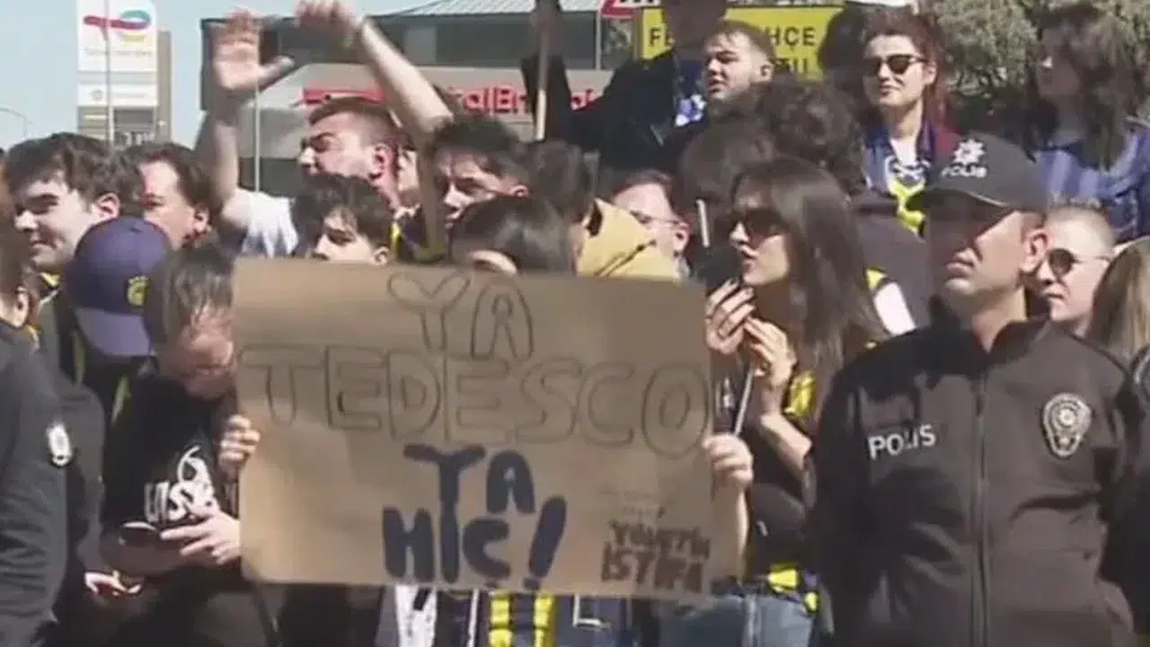 Samandıra’da 'Tedesco' isyanı! Taraftarlar tesisleri kuşattı: 'Ya Tedesco ya hiç'