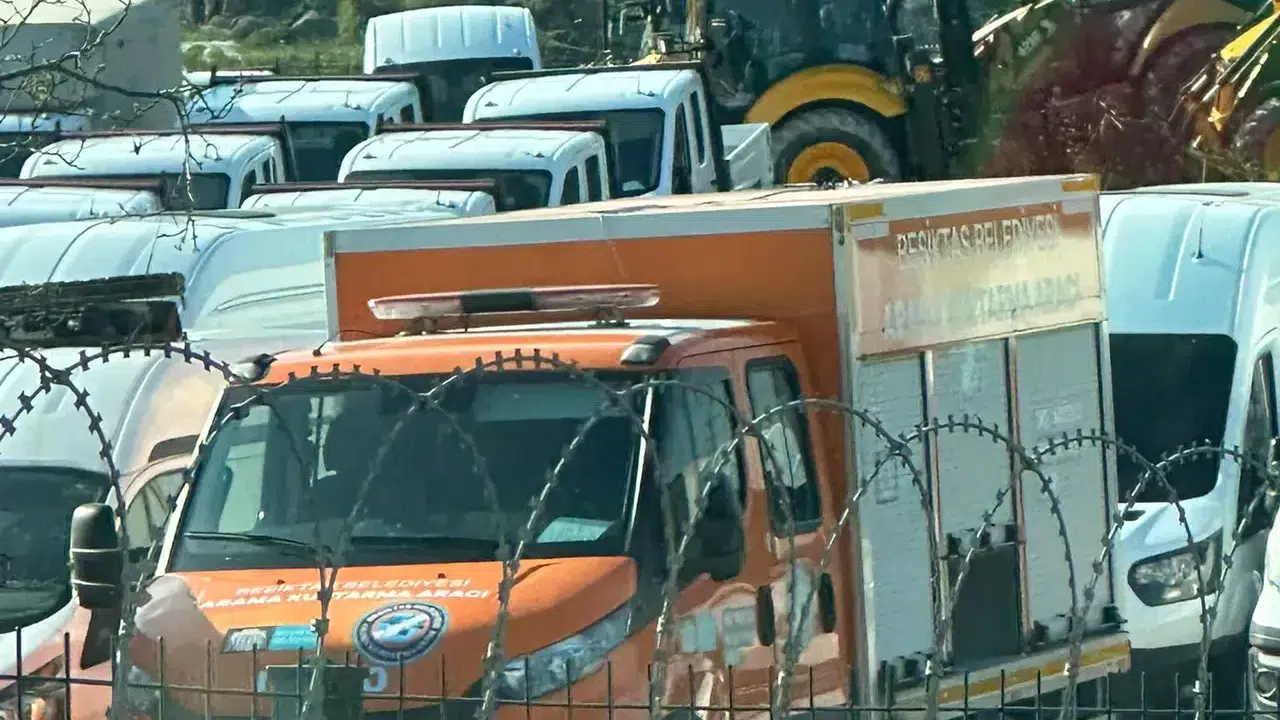 CHP’li belediyelerin araç mezarlığı: Büyükçekmece’de 2 bin araçlık zula deşifre oldu!