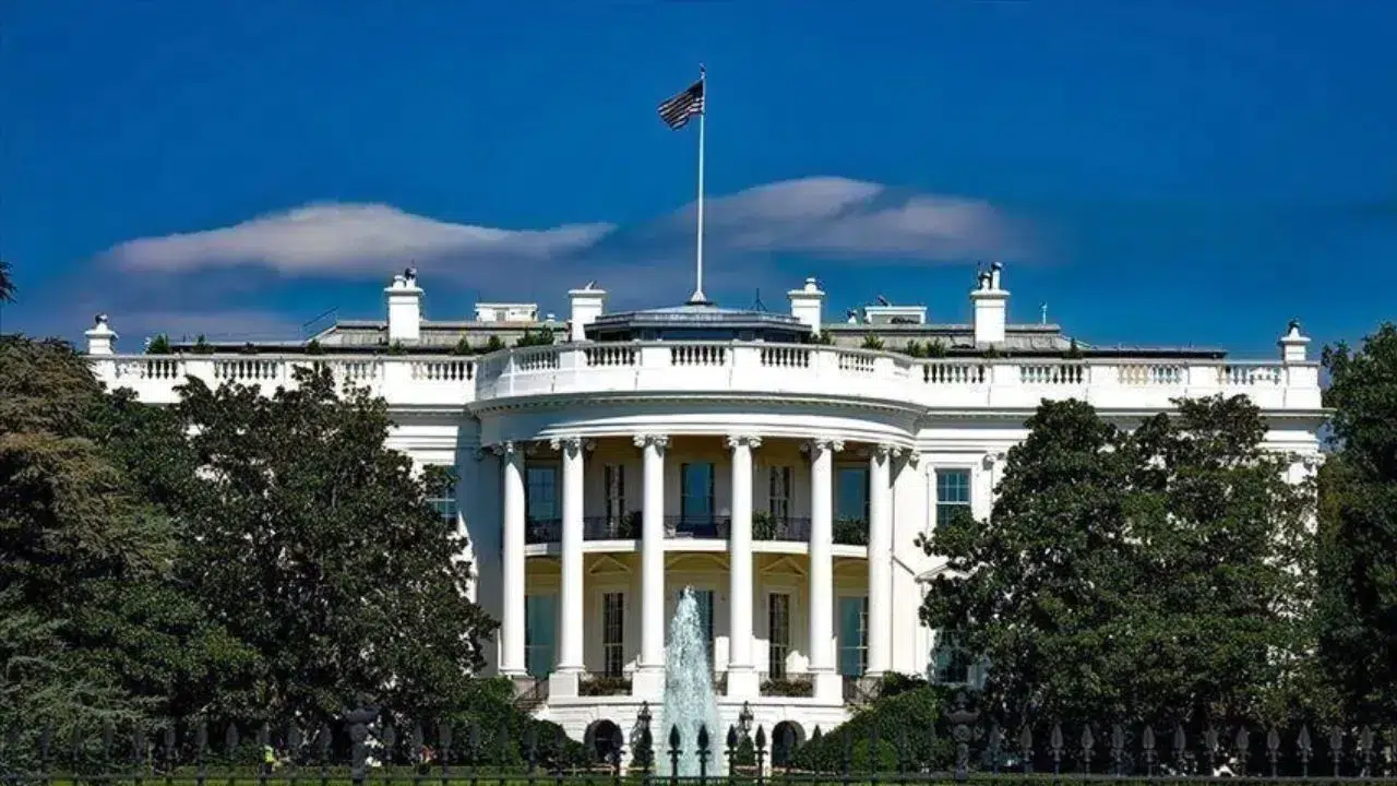 Beyaz Saray’ın gizli e-postası ifşa oldu: Bahis oynayan memura hapis şoku!