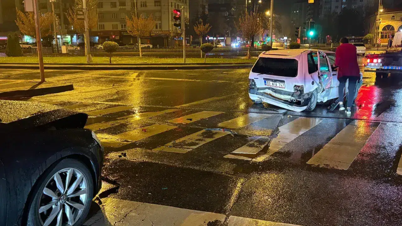 Kayseri'de kırmızı ışıkta kaza yapan 2,05 promil alkollü sürücüye ceza yağdı