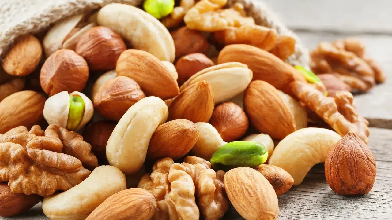 Diyetlerin gizli silahı deşifre oldu: İşte kuru yemiş tüketmenin altın saatleri!