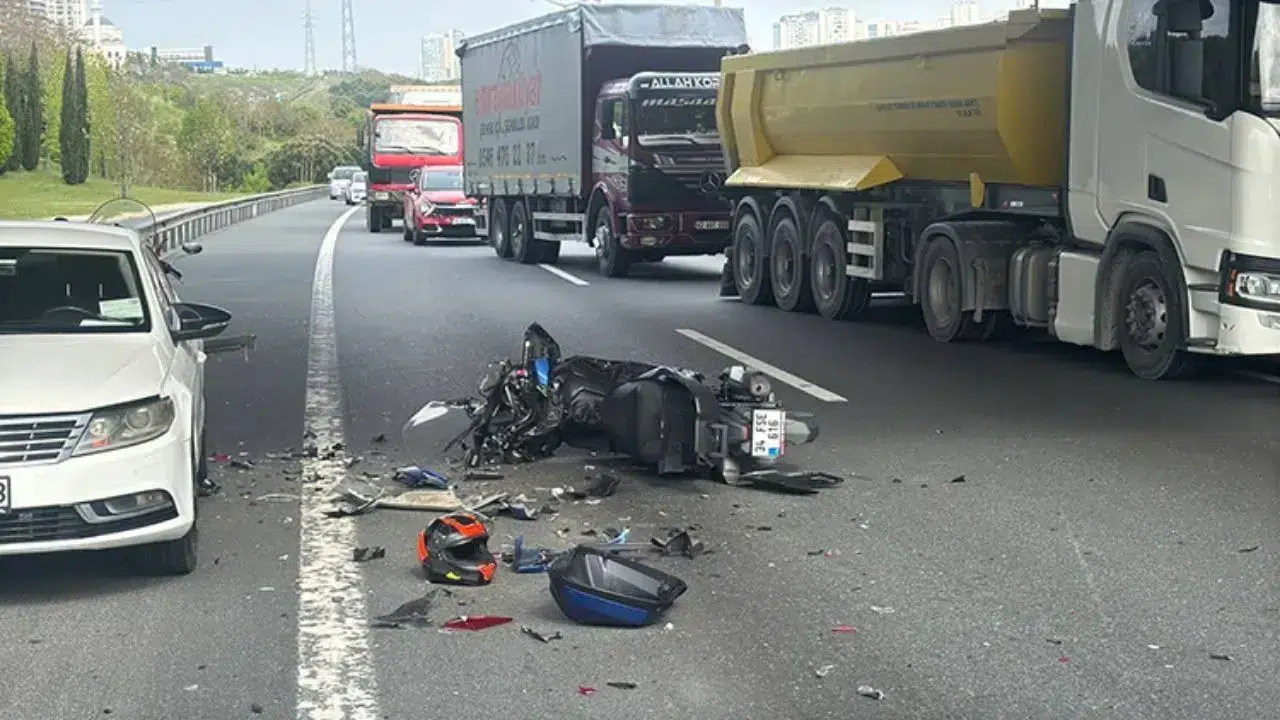 Sinop Sakarya Caddesi’nde iki motosiklet çarpıştı: 2 sürücü yaralandı!