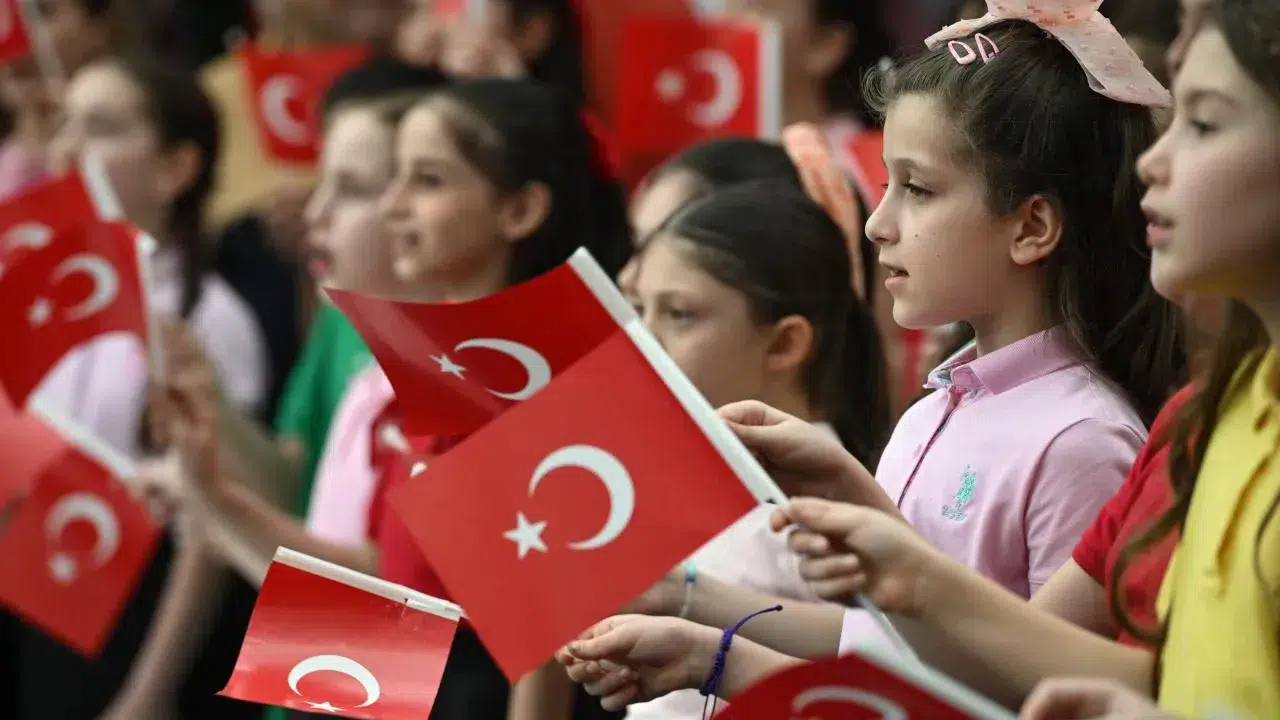 23 Nisan kutlamaları iptal mi edildi, törenler yapılacak mı, okullar açık mı, son durum ne?