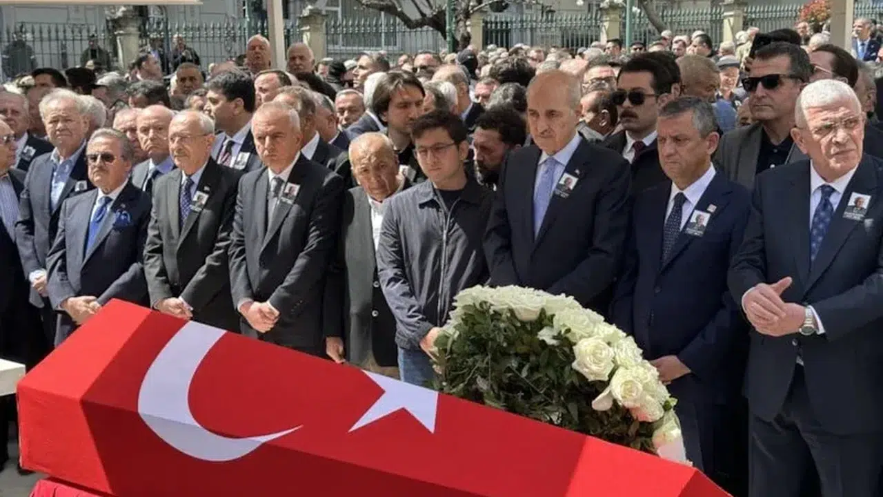 CHP'de büyük çatlak cenazede ortaya çıktı: Kılıçdaroğlu'ndan Özgür Özel'e şok tavır!