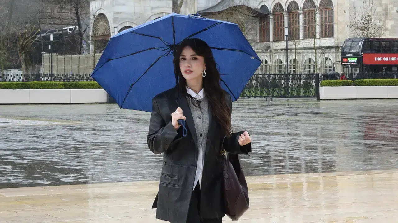 Özge Gürel İstanbul Modern’deki sergi için Galataport’taydı