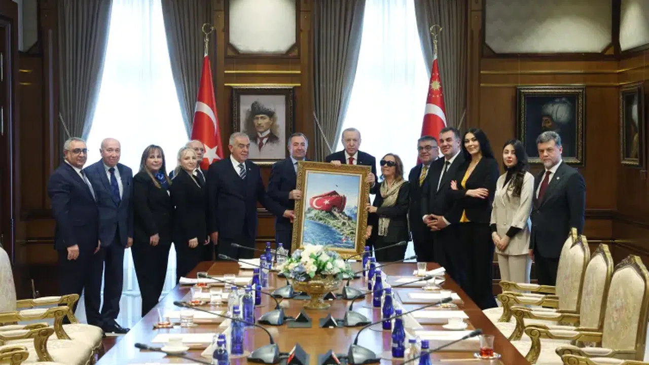 Beştepe’de demokrasi zirvesi: Cumhurbaşkanı Erdoğan TDV heyetini kabul etti!