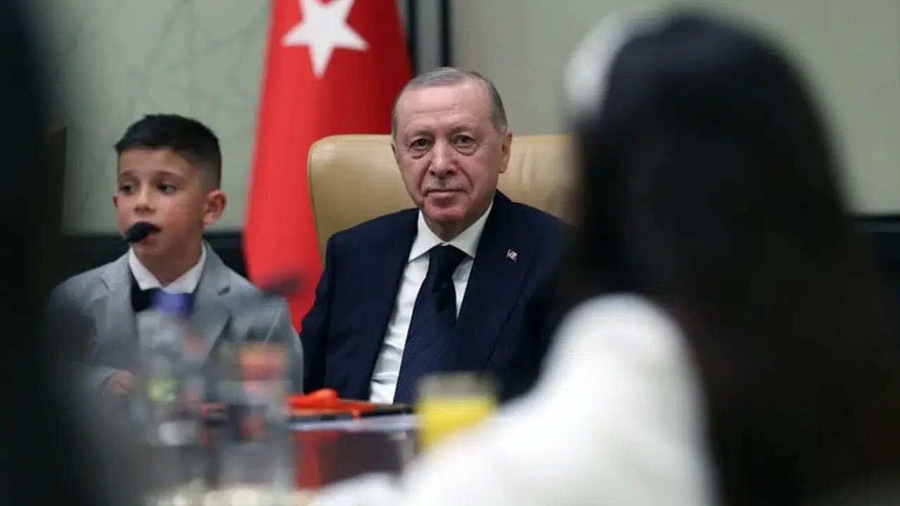 Cumhurbaşkanı Erdoğan çocuklarla buluştu:  Tüm adımlarımızı sizin hayalleriniz için atıyoruz